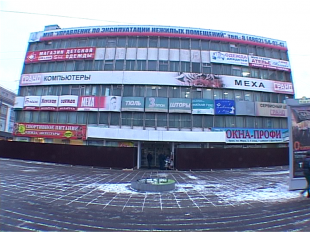 Забор, появившийся на днях у Дома быта, напугал предпринимателей 