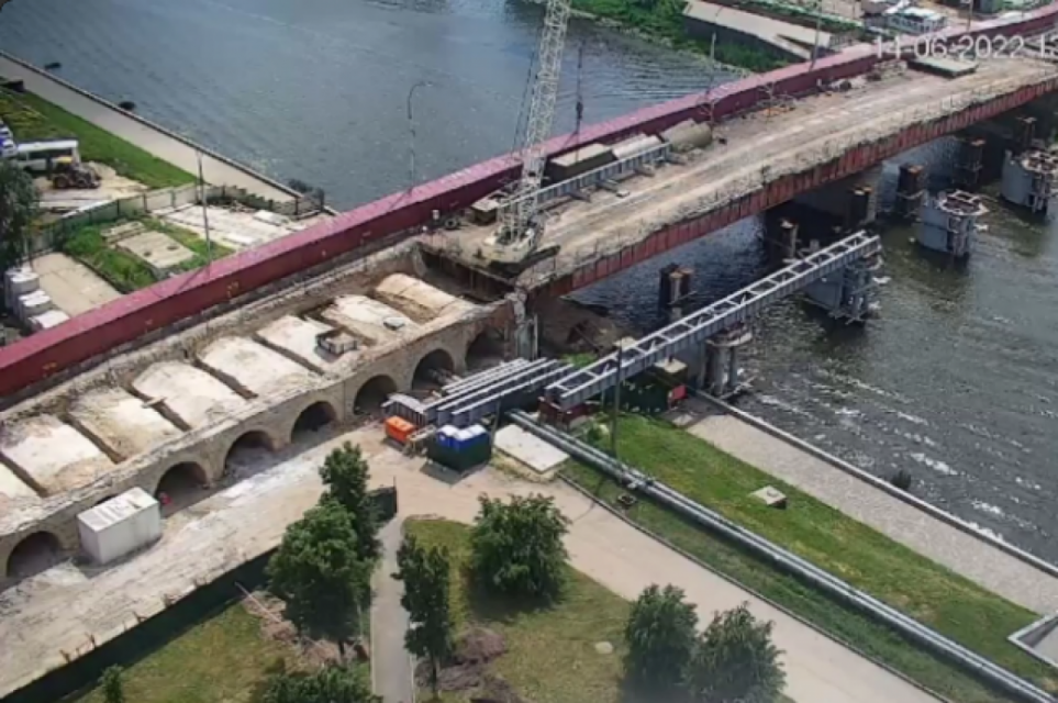 В Орле на Красном мосту появятся 60 колонн