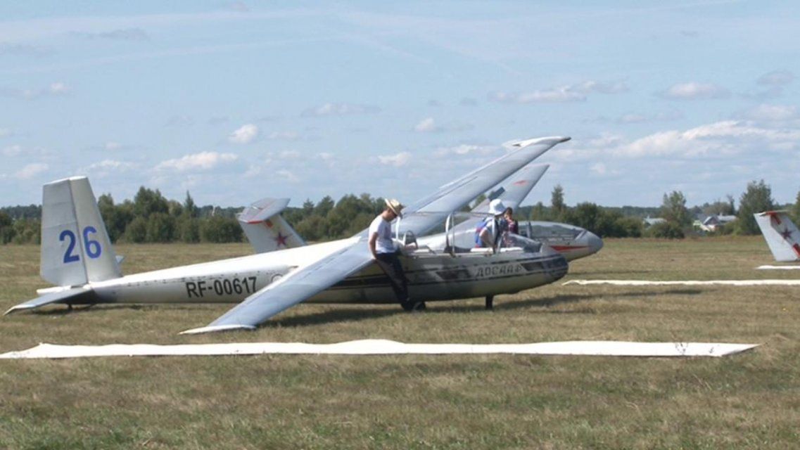 Лучшие планеристы страны показывают мастерство на аэродроме под Орлом