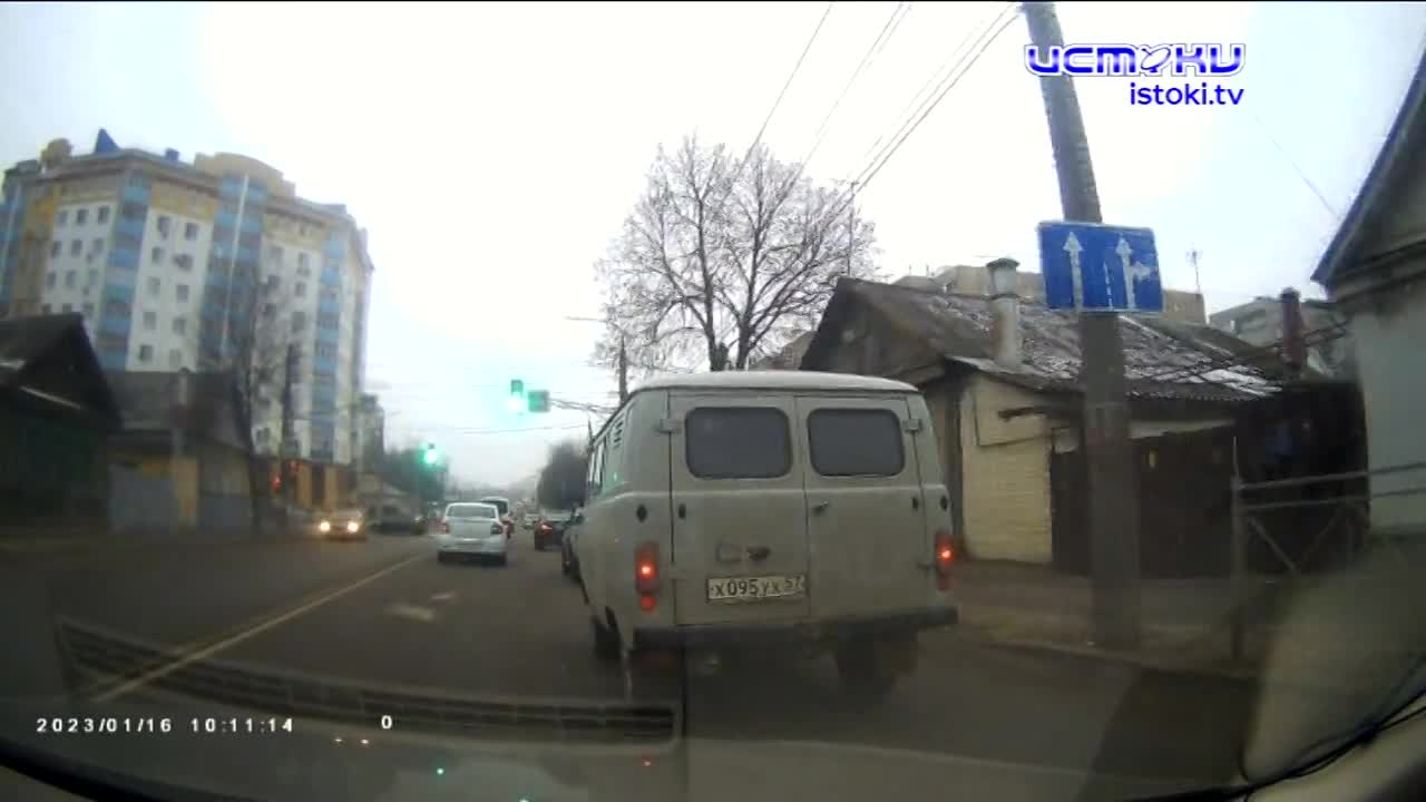В Орле водители на ул. Розы Люксембург массово игнорируют знак "движение прямо"
