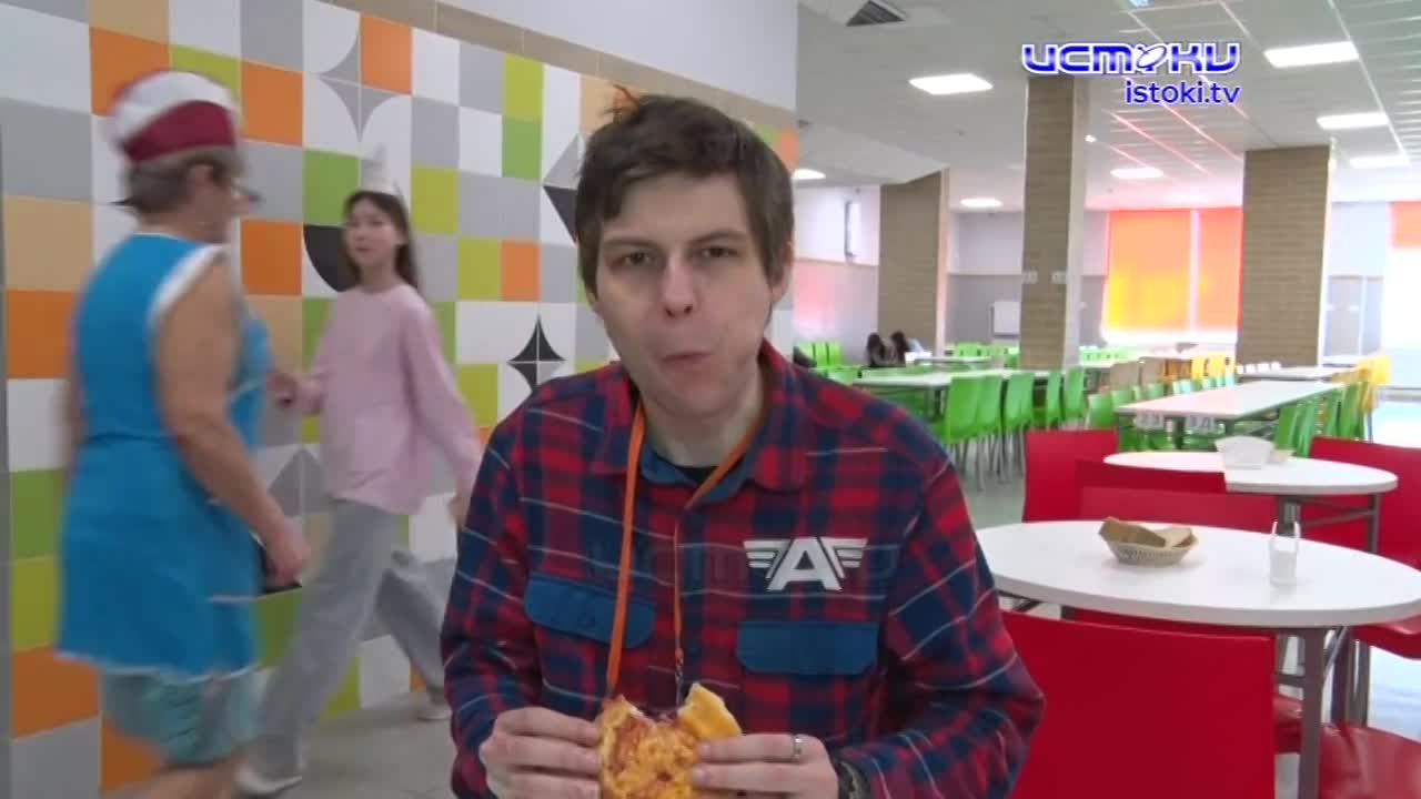 Накануне школа №53 отметила свой де-юре второй день рождения