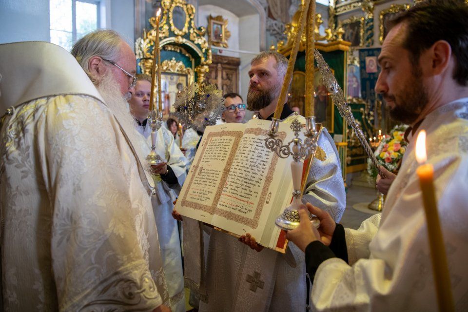 Владыка Тихон совершил всенощное бдение в Николо‑Песковском храме Орла в канун праздника святителя Николая Чудотворца