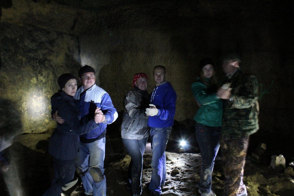 В пещере на глубине 27 метров орловчане станцевали танго