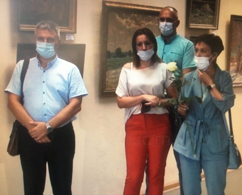 В Областном выставочном центре открылась ретроспективная выставка работ Геннадия Пивеня