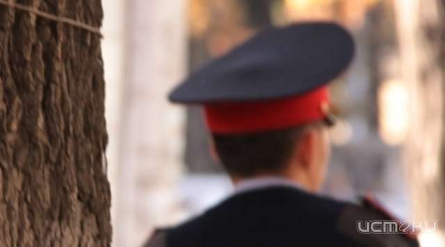 Лжеполицейский ограбил 17-летнего парня в городе Новосиль 