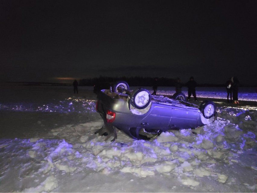 С орловской трассы в кювет улетела и перевернулась «Лада»