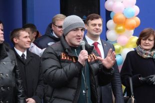 Чемпион мира в тяжелом весе Денис Лебедев принял участие в открытии ФОКа в Залегощи