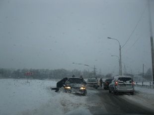 На просьбу МЧС не выезжать в снегопад отреагировали только снегоуборочные машины