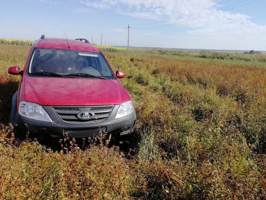На Орловщине «Лада» улетела с трассы в кювет