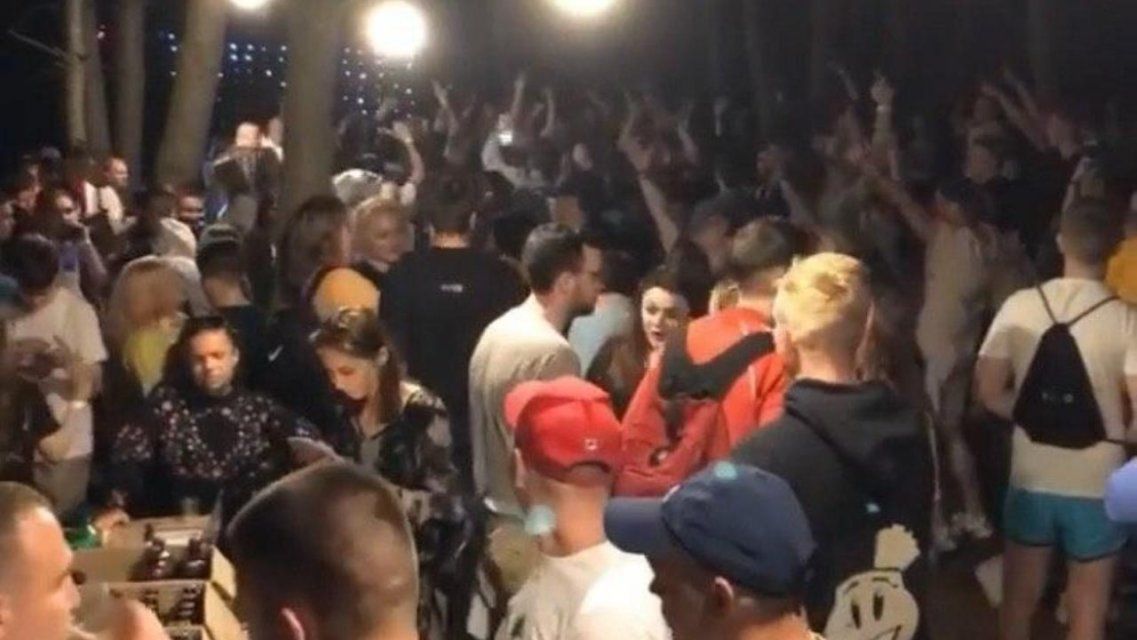 Полиция выясняет, кто устроил массовую вечеринку под Орлом