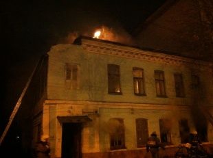 В Орле горел нежилой дом по ул. Московской