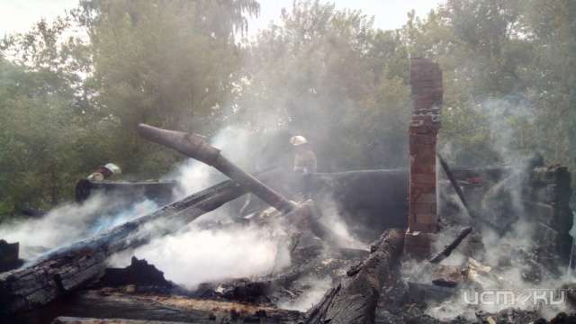 В Корсаковском районе горел дом