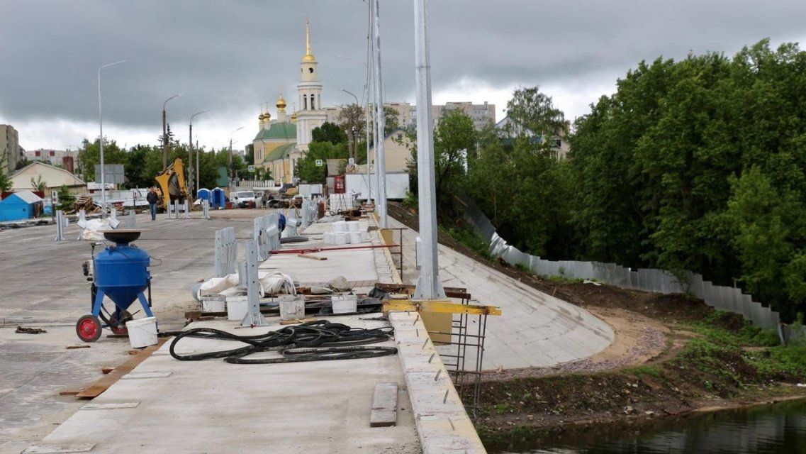 Из-за компании пьяных подростков может затянуться ремонт моста Дружбы в Орле