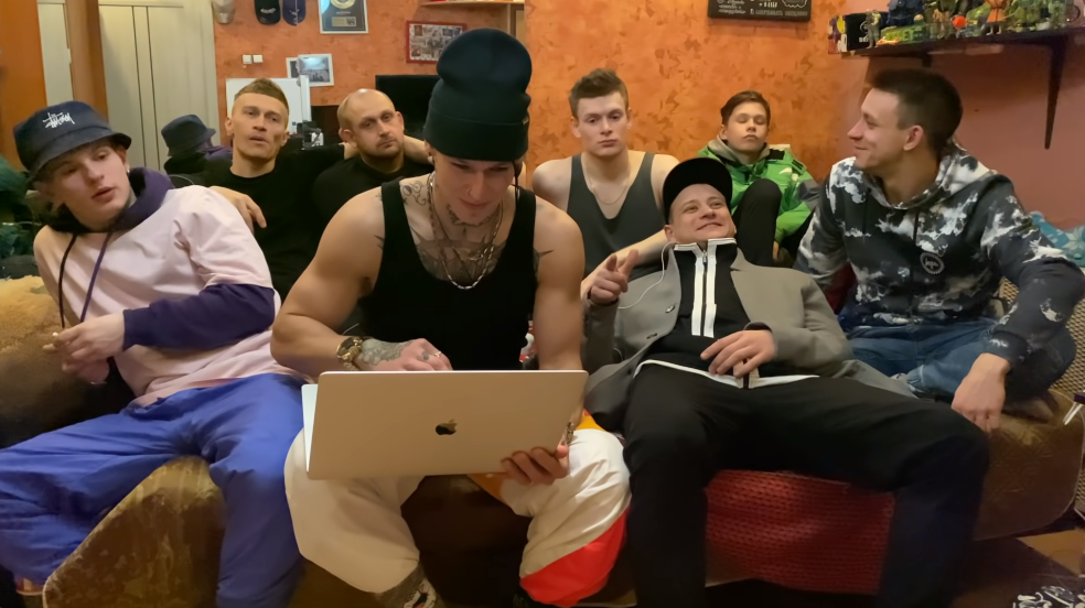 Стоит ли ругать человека за то, что он слушает якобы не ту музыку?