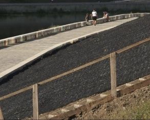 Катастрофы в "Свободном пространстве" нет, а набережные пообещали сдать в срок 