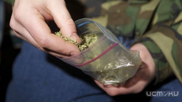 В Орле задержали орловчанина, хранившего при себе больше 11 граммов марихуаны