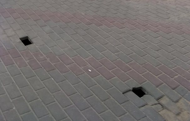 «Черная дыра бюджета»: в Орле под тротуарной плиткой оказалась пустота