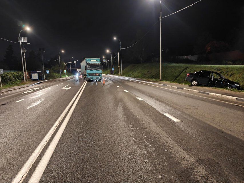 Под Орлом большегруз протаранил легковушку. Пострадал один человек