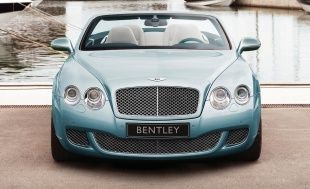 В Колпнянском районе Bentley врезался в автобусную остановку