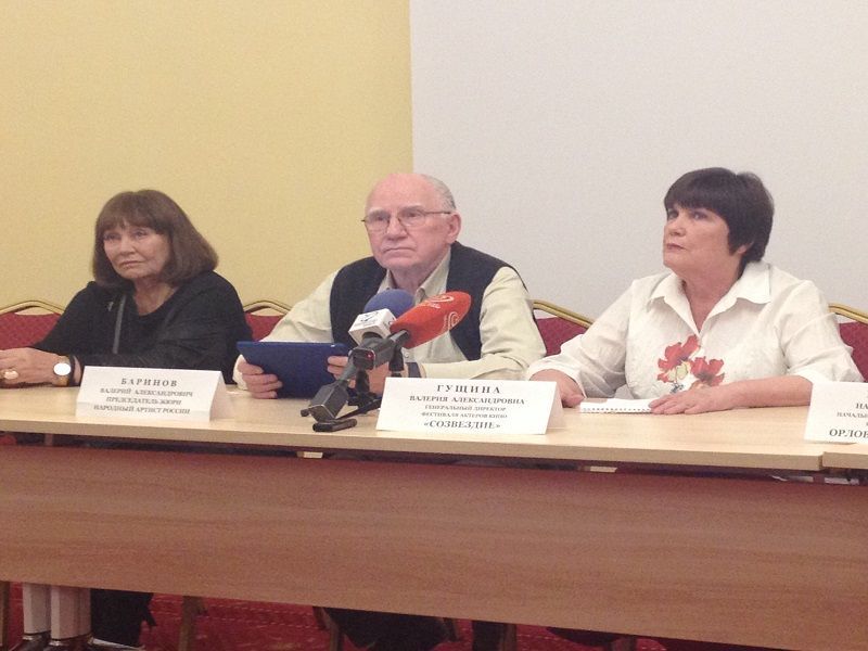 В Орле видны звезды при свете дня. Все потому что стартовал XXV кинофестиваль "Созвездие"