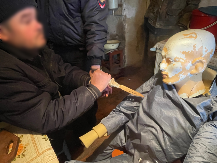 Житель Мценского района предстанет перед судом за убийство знакомого кочергой