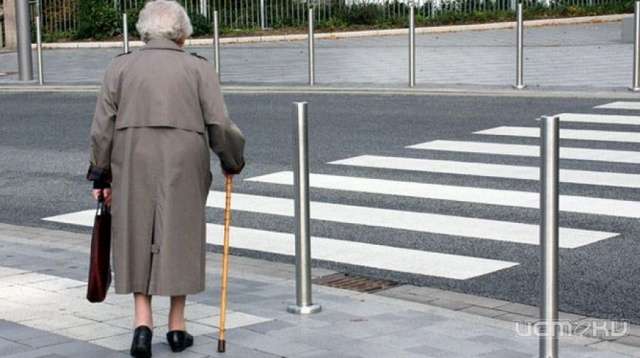 В Орле на пешеходном переходе сбили пенсионерку