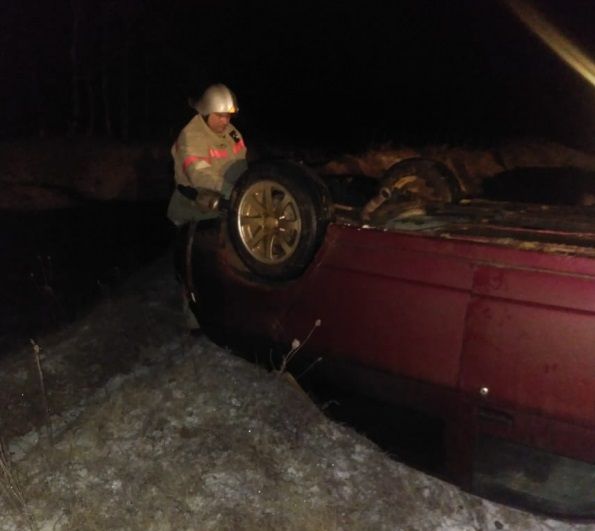 Ночью в Болховском районе перевернулась отечественная легковушка