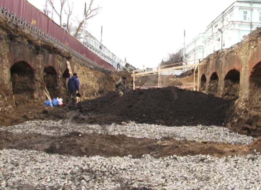 Во время раскопок на Красном мосту обнаружили культурный слой 12 века 