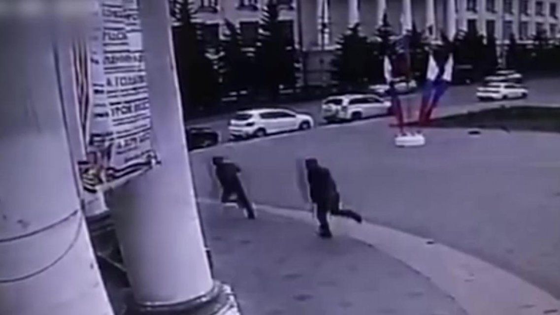 Видео: погоня полицейских за вором попала на камеру орловского театра