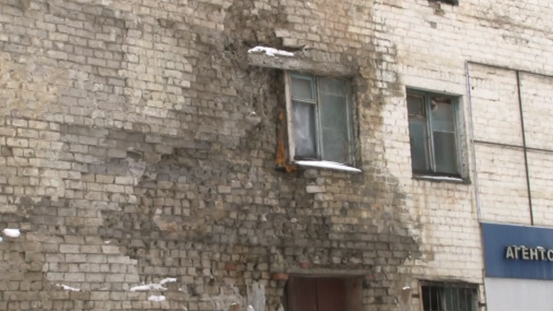 Дом на Металлургов, 38 разваливается по кирпичику: независимая экспертиза признала здание непригодным для ремонта