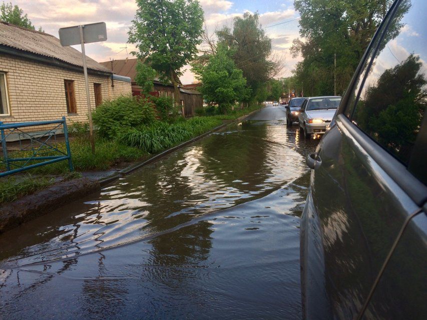 Фотофакт: ливневки в Орле снова не выдержали испытание майскими дождями