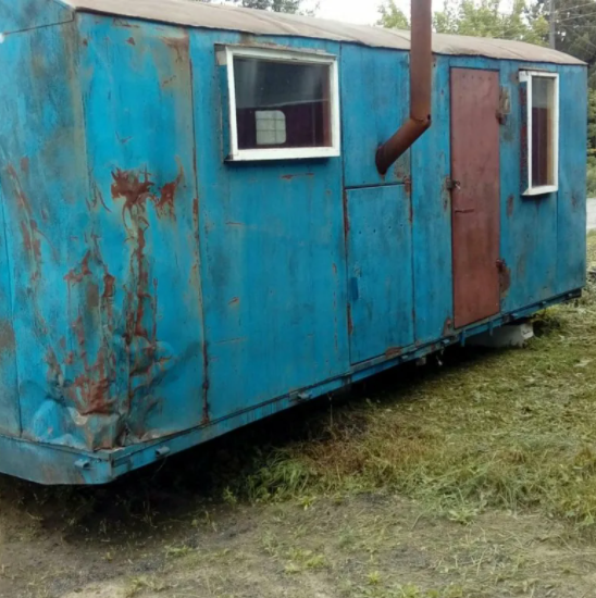 Общительный орловчанин приглашал своего знакомого в строительный вагончик и остался без зарплаты и телефона