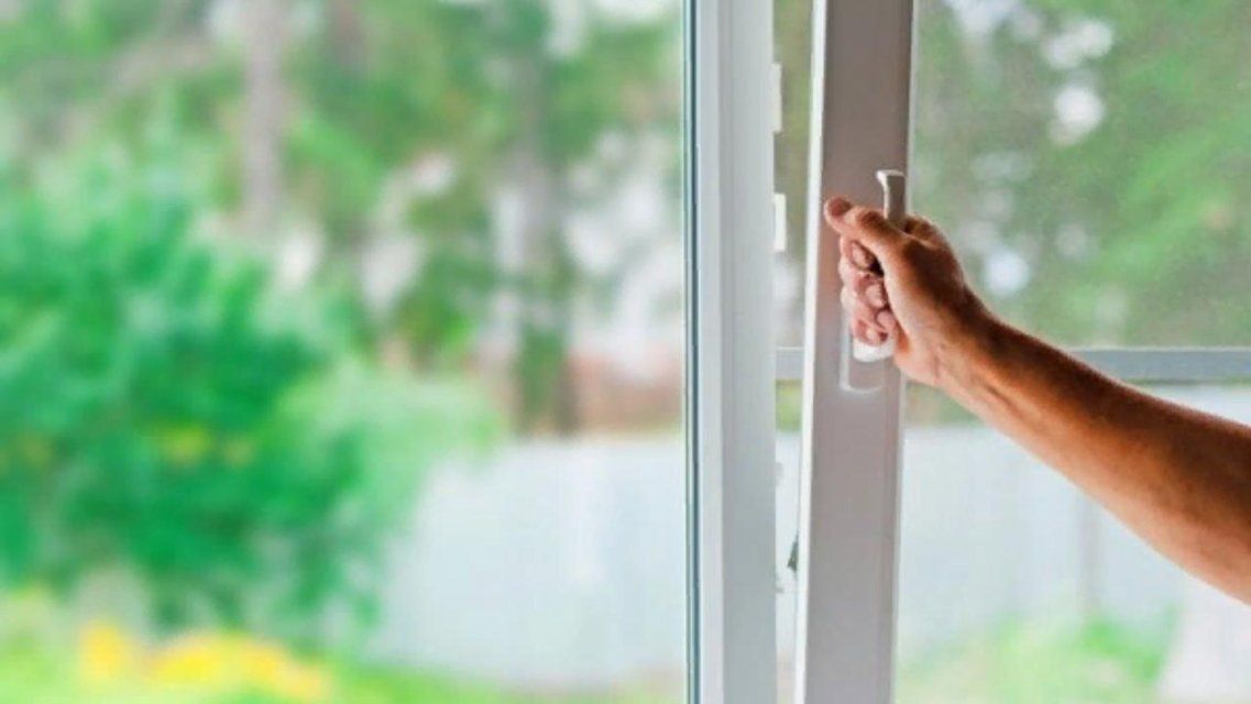 Вниманию орловских родителей: открытые окна опасны для детей