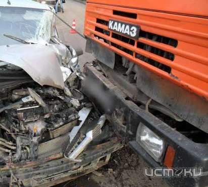 Во Мценске «Нива» столкнулась с КАМАЗом