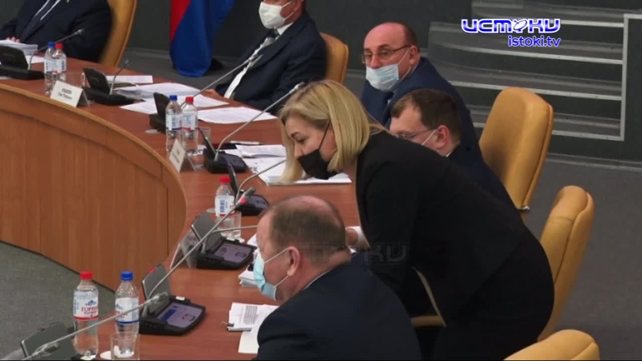 С дефицитом в полмиллиарда рублей орловские парламентарии утвердили главный финансовый документ на 2022 год. Какие еще вопросы подняли депутаты облсов...