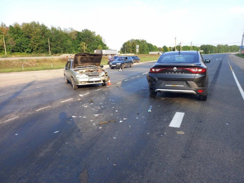 На трассе «Орел-Брянск» столкнулись две машины. Один человек пострадал