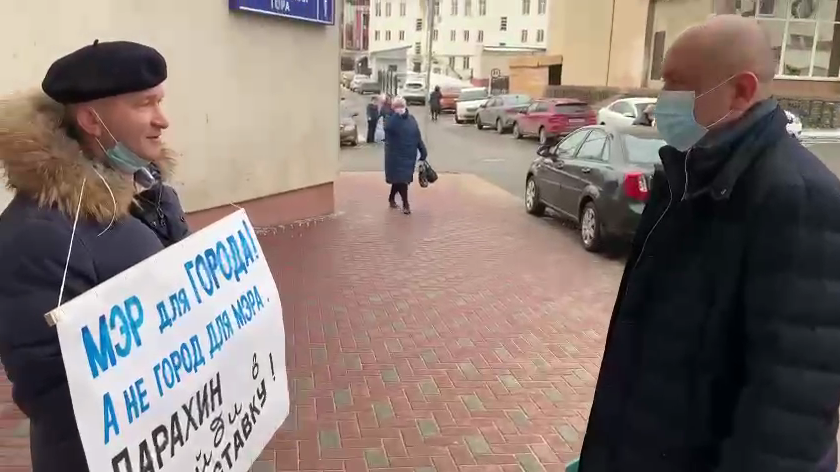 Орловские депутаты вышли на пикет за отставку мэра Юрия Парахина