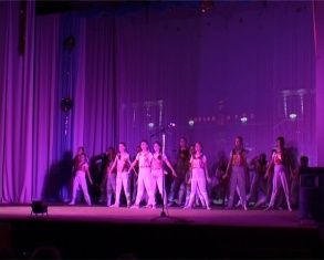 Жителей Железнодорожного района поздравили депутаты и Леонид Якубович 