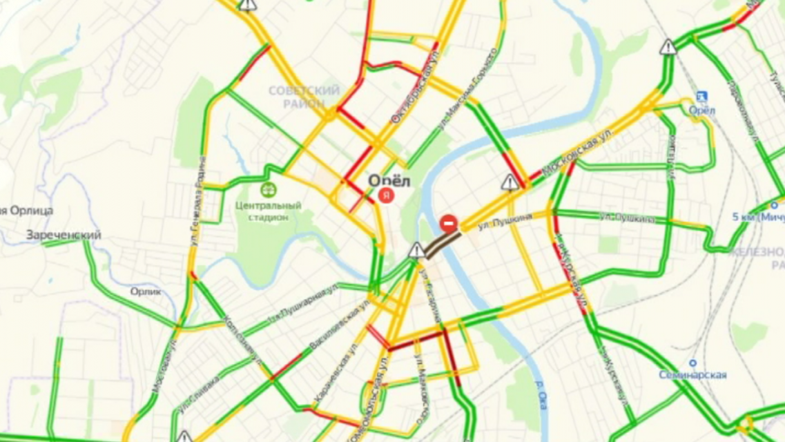 Через двое суток после непогоды Орёл также стоит в пробках, плохо расчищены даже центральные направления