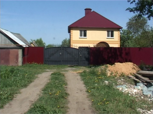 Жизнь рядом с нерадивым соседом. Захватил землю, да еще и без воды оставил 