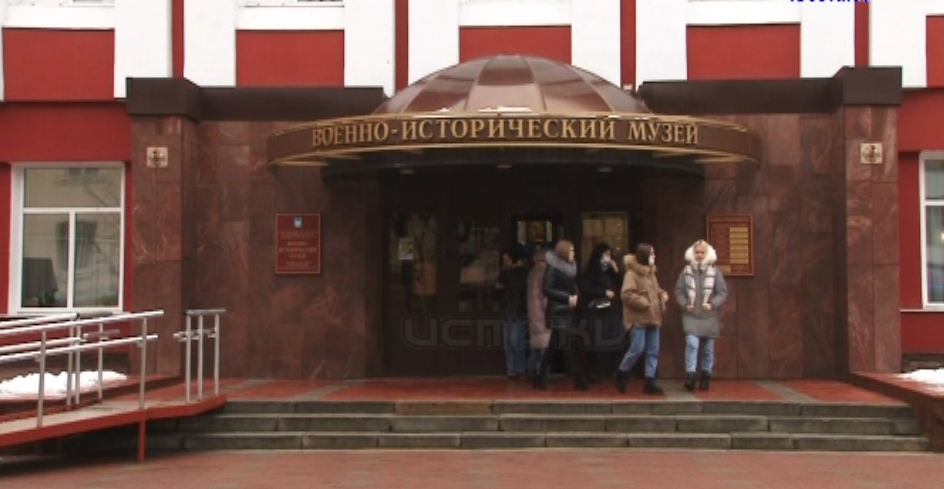 В Орле презентовали "Мозаику эпопеи"- выставку о самом знаменитом произведении Льва Толстого (12+)