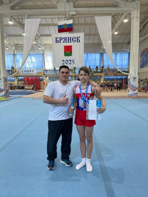 Воспитанник спортивной школы гимнастики и акробатики завоевал две медали в Брянске