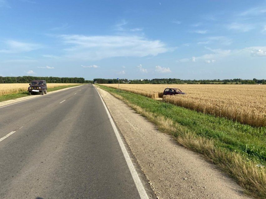 На трассе под Орлом пенсионер на Оке оказался в кювете