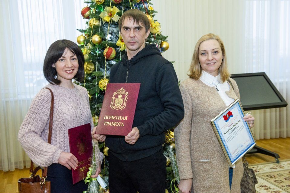 За слова не только отвечают, но и получают...награды. В облсовете отметили тех, кто формирует общественное мнение. В их числе работники медиахолдинга «Истоки»