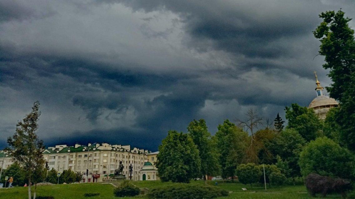 В пятницу Орел снова окутали пасмурная погода и дождь 
