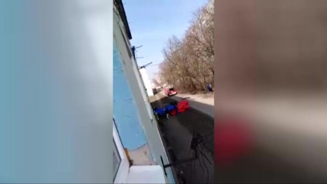 Видео: орловчанина отговорили от прыжка с четвертого этажа