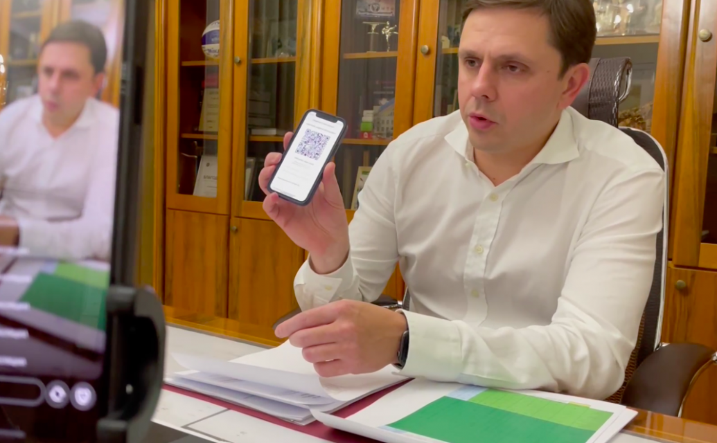 Орловчане, у которых есть антитела, с 1 декабря могут получить QR-код. О чем еще рассказал Клычков в прямом эфире?