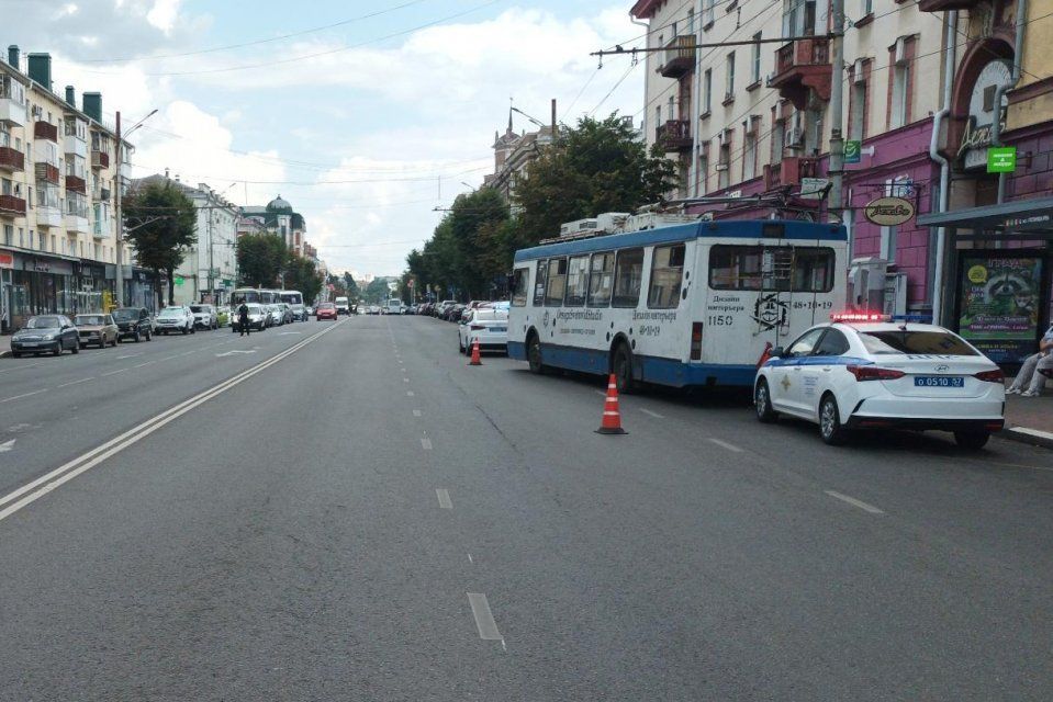  Орловчанку увезли на скорой после падения в троллейбусе