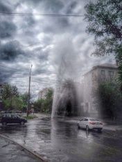 Новости за 90 секунд: водопад прямо на проезжей части, трамваи уйдут на пару выходных и ночь в музее по-орловски