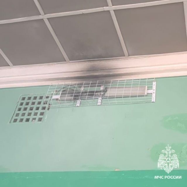 Загоревшийся светильник стал причиной эвакуации школы в Орле 